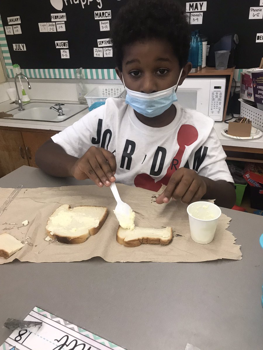 DanielleCarl5's tweet image. Making butter and using what we have learned to determine if it’s a chemical or physical change! #physicalchange great job little scientists! @UNCGMSPS
