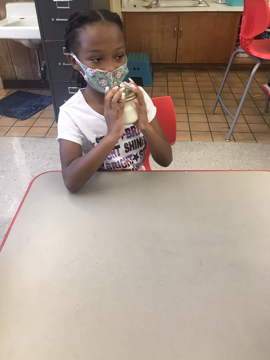 DanielleCarl5's tweet image. Making butter and using what we have learned to determine if it’s a chemical or physical change! #physicalchange great job little scientists! @UNCGMSPS
