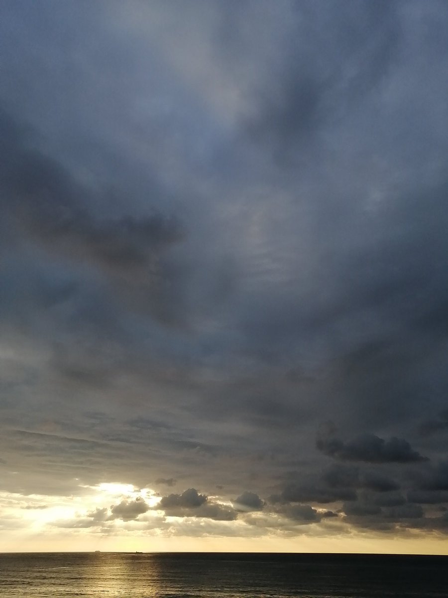 toshib9's tweet image. 朝焼けの美しさ