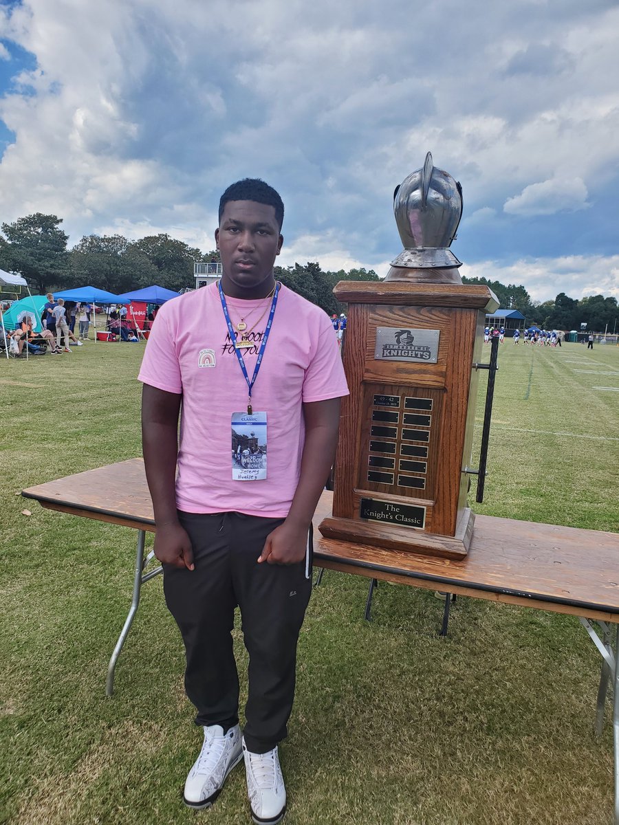 RealDjHuntley's tweet photo. Big Thanks to @StAndrewsFB for having me &amp; my fam today! Enjoyed the food,campus &amp; game. Congrats on WIN!! @thetruAK @_CoachGarris_ @Coach_Harris37 @FCS_Eagles @peedeesportss https://t.co/QrMTi4fUEr