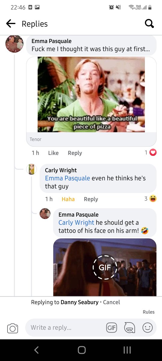 emzyroo122's tweet photo. @MatthewLillard I've been tasked with finding you and showing you your doppelganger in order to prove to another that you're a great guy! I have added all the pics as reciepts, I don't have a tiktok though so I'm trying the old fashioned way! https://t.co/6oaSMZReco