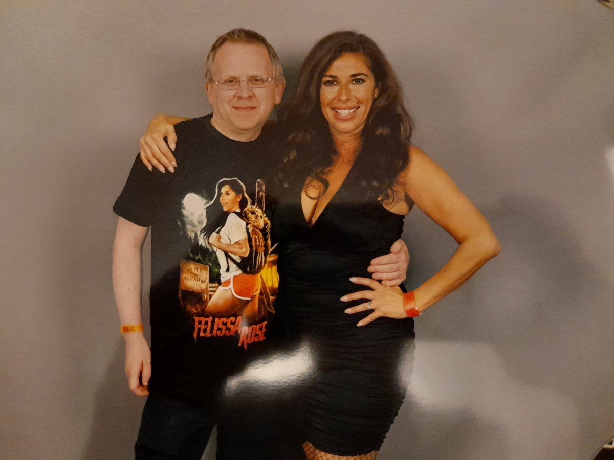 robinstorry72's tweet photo. @Felissa_Rose it was fantastic meeting you today @ftlohorror , you are one crazy beautiful lady ❤. https://t.co/LJ4CYCSGp8