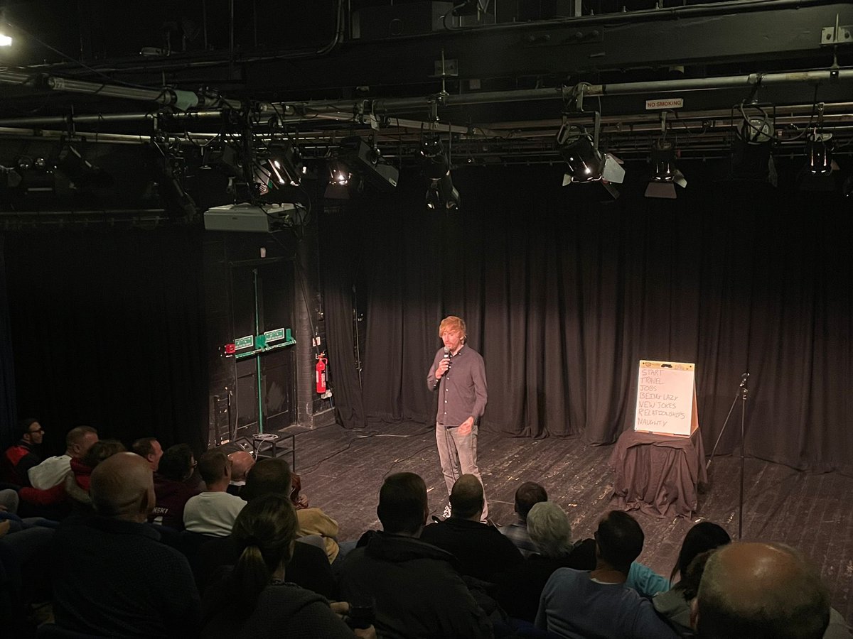 Thanks to everyone that came to my solo show in @AshcroftArts  tonight and shout out to my two brilliant supports <a href="/TheBenRobson/">Ben Robson</a> &amp; <a href="/am_petrovic/">Alex Petrovic</a>