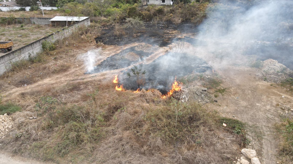 DronelifeEc's tweet photo. @BomberosGYE @ECU911_ el fuego se esta reactivando en #ViaALaCosta km 11 @UrbFed https://t.co/NrcuKn9ZcT