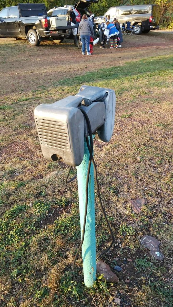 epolk75's tweet photo. To quote one @therealjoebob, "The drive-in will never die." https://t.co/CRPhW6DGRQ