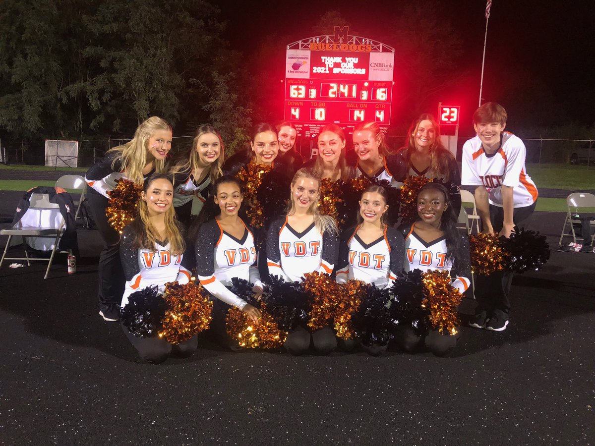 TeamVDT during a running game clock! ⁦<a href="/VDTMHS/">Velocity Dance Team</a>⁩