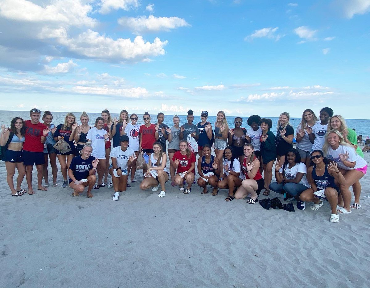 SASC_FAU's tweet photo. What a great turnout at tonightโs SAAC Beach Clean Up! So awesome to see our student-athletes making paradise better by cleaning our local beach ๐๐ผ๐โ๏ธ๐โค๏ธ๐ฆ๐๐ผ #GivingBackInParadise #SAACBeachCleanUp #OWLin #MakingOurBeachesEvenBetter https://t.co/yDTrDf6teT