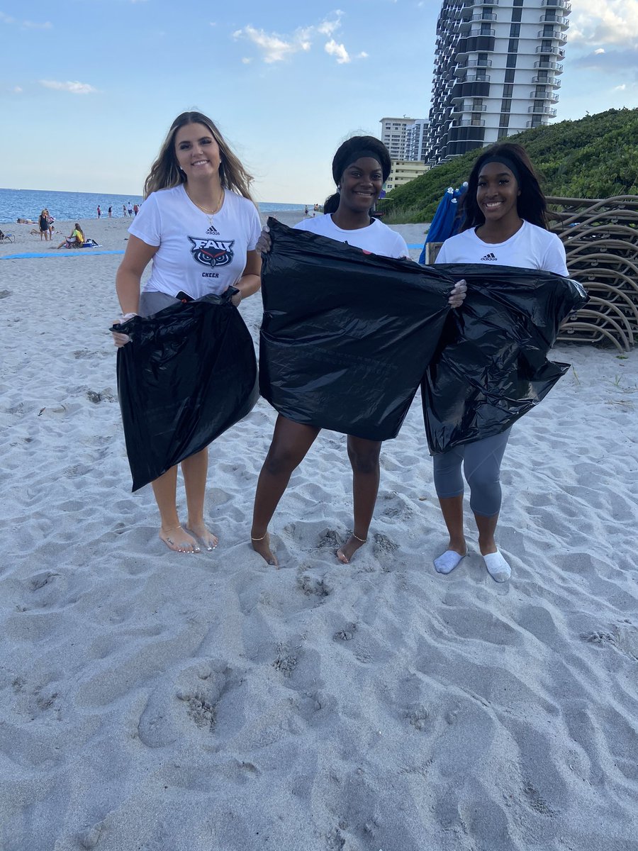 SASC_FAU's tweet photo. What a great turnout at tonightโs SAAC Beach Clean Up! So awesome to see our student-athletes making paradise better by cleaning our local beach ๐๐ผ๐โ๏ธ๐โค๏ธ๐ฆ๐๐ผ #GivingBackInParadise #SAACBeachCleanUp #OWLin #MakingOurBeachesEvenBetter https://t.co/yDTrDf6teT