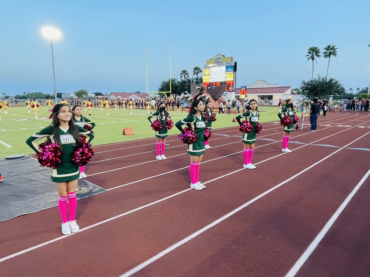 Lal_Math's tweet photo. Thank you so much Falcon Cheerleaders for sharing the field with us!🏈💛💚📣 #FridayNightLights @CheerLfhs @resaca_gators @ResacaAthletics https://t.co/lnqEXMhGIT