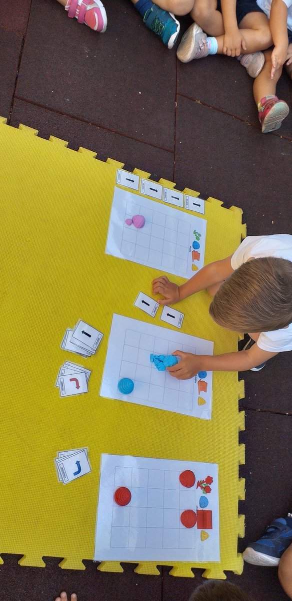 Maijo's tweet photo. En el CEIP Isabel la Católica el viernes trabajamos el Pensamiento Computacional con esta actividad desconectada utilizando materiales impresos en 3D y tarjetas de direcciones.
@colegioelcabo #todossomosisabellacatolica #CodeWeek21 #codecanarias #codeEU https://t.co/6Bxc1SxVzp