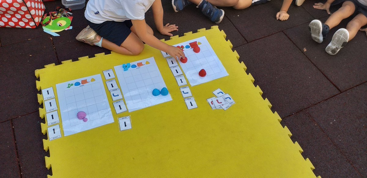 Maijo's tweet photo. En el CEIP Isabel la Católica el viernes trabajamos el Pensamiento Computacional con esta actividad desconectada utilizando materiales impresos en 3D y tarjetas de direcciones.
@colegioelcabo #todossomosisabellacatolica #CodeWeek21 #codecanarias #codeEU https://t.co/6Bxc1SxVzp