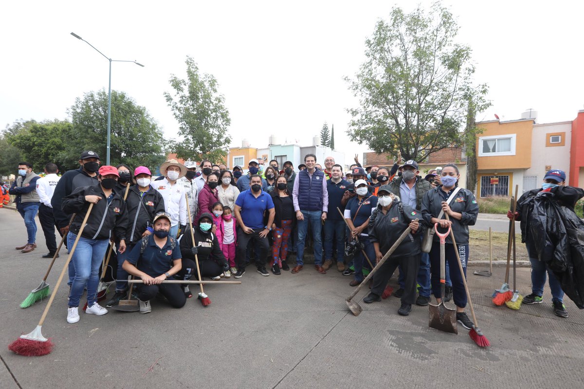 MoreliaGob's tweet photo. ¡Villas del Pedregal volverá a brillar!

Nuestro alcalde, @AlfonsoMtz_Mx, ha iniciado la intervención integral del Fraccionamiento Villas del Pedregal en donde se implementarán acciones y programas en beneficio de sus habitantes.

🌳🌱🚧✨

#MoreliaBrilla https://t.co/DQ2AzvG4TU