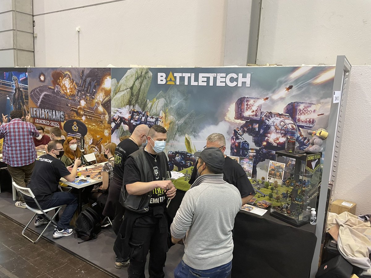 _1N51_'s tweet photo. @RedgrassGames @SPIEL_Messe @catalystgamelab @camospecs @ShimmeringSword I had a ton of fun and also won an #Urbie plushy ๐คฉ๐ฅณ
Side note: I'm behind the camera ๐
Thank you @CGL_BattleTech โบ๏ธ https://t.co/HuHWYyvFWV