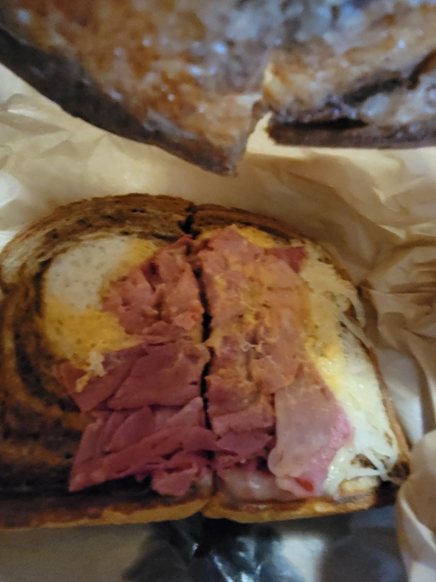 seeredwrite's tweet image. Hey @Arbys shouldn't there be meat on a reuben? 😑