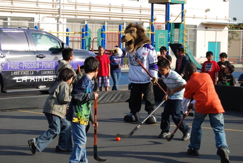 WorldFitForKids's tweet photo. Sports play a big role at A World Fit For Kids! We serve communities to prepare young people for fit & fulfilling lives because we know the impact physical activity has on us a whole❤️
.
.
.
#nationalsportsday #sportsday #wfit #afterschool #physicalactivity #sports #nonprofit https://t.co/SCoaRilgRB