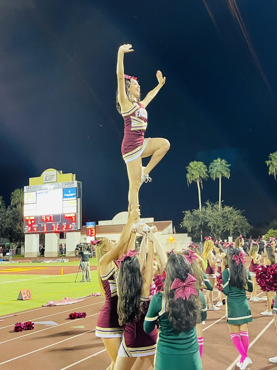 Lal_Math's tweet photo. I can do it because I learned from the best! #cheersister #FridayNightLights 🏈💛💚📣@avabarreraa @CheerLfhs @resaca_gators @ResacaAthletics https://t.co/WuuBeadxgw