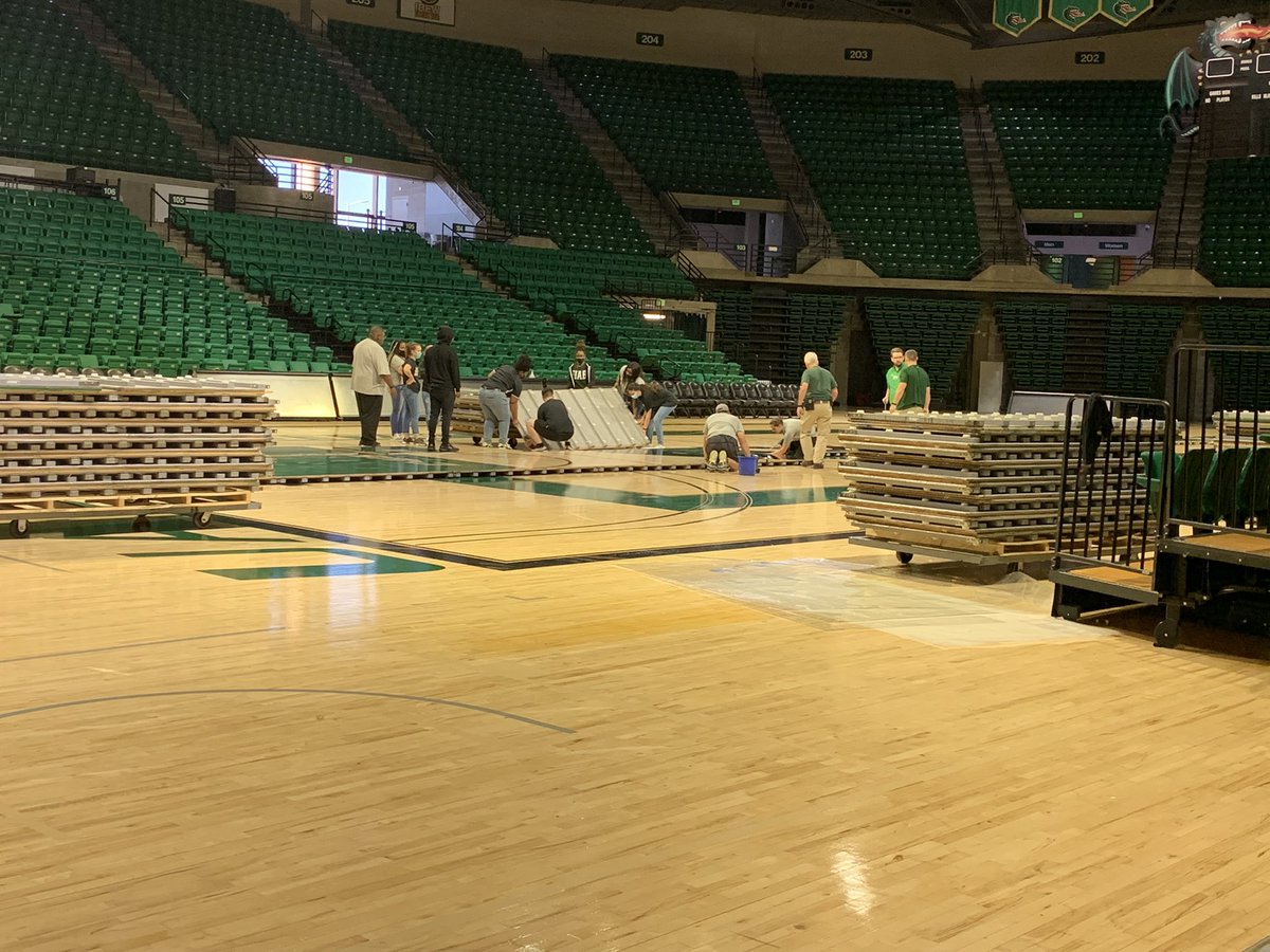 UAB_MBB's tweet photo. It’s beginning to look a lot like hoops szn 🏀😈

#WinAsOne https://t.co/YKdH2ZB9S5