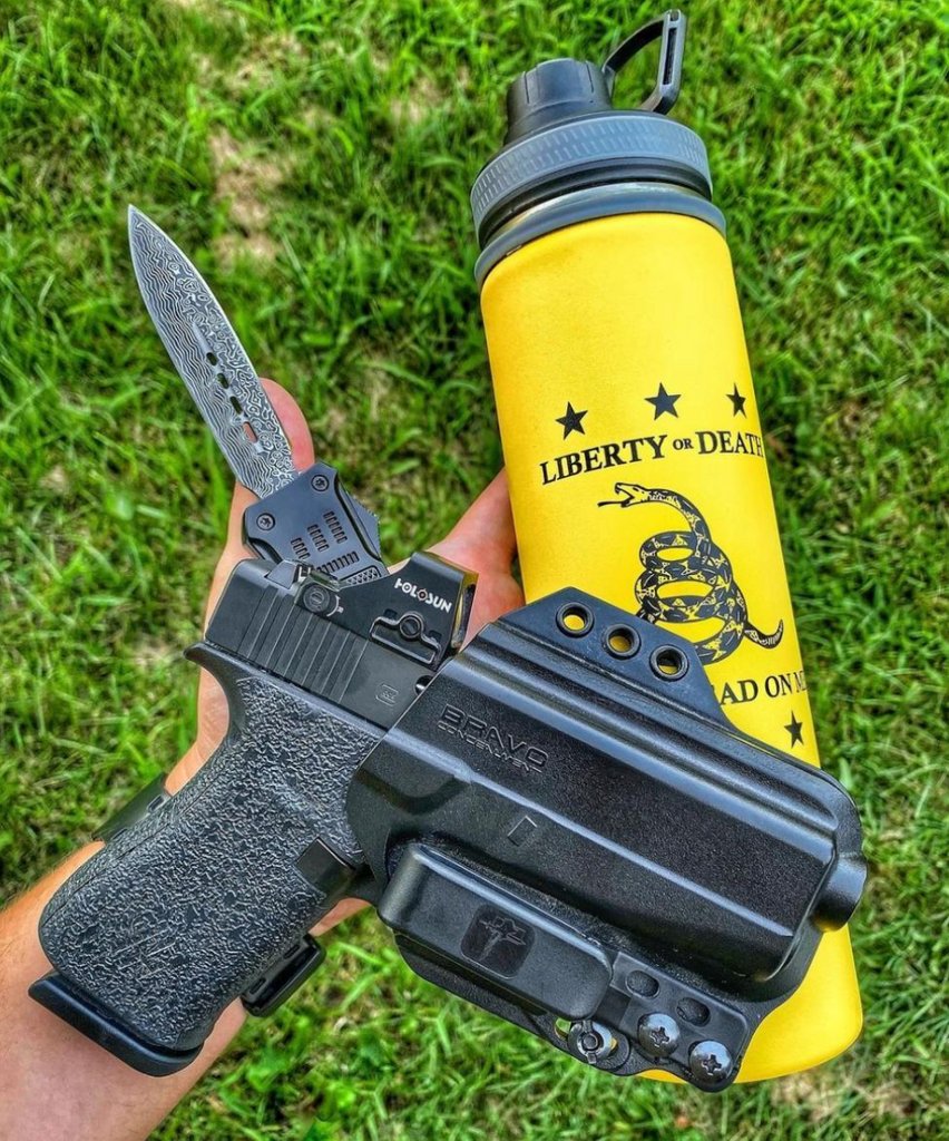 BravoHolsters's tweet photo. Repost from @agraves2016
π«π¦Άπ
#glock43x #glockfeed #glockinc #donttreadonme #libertyordeath #holosun507k #holosunoptics #bravoconcealment #otf #damascus #handleitgrips #edc #carryeverywhere #grindworx #gunsofinstagram #2a #secondamendment https://t.co/xnLqrkSoA2