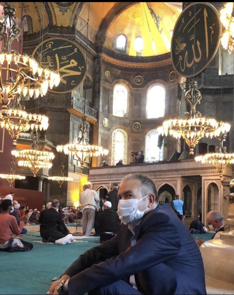 Rahmet Elçisi Hz. Peygamberimizin (S.A.V.) doğumunu kutladığımız #MevlidKandili'nin gönüllerimizi aydınlatması ve tüm insanlığa hayırlara vesile olmasını temenni ediyorum.
Bu mübarek gecede yapacağınız duaların kabul olmasını diliyorum
Mevlid kandiliniz mübarek olsun