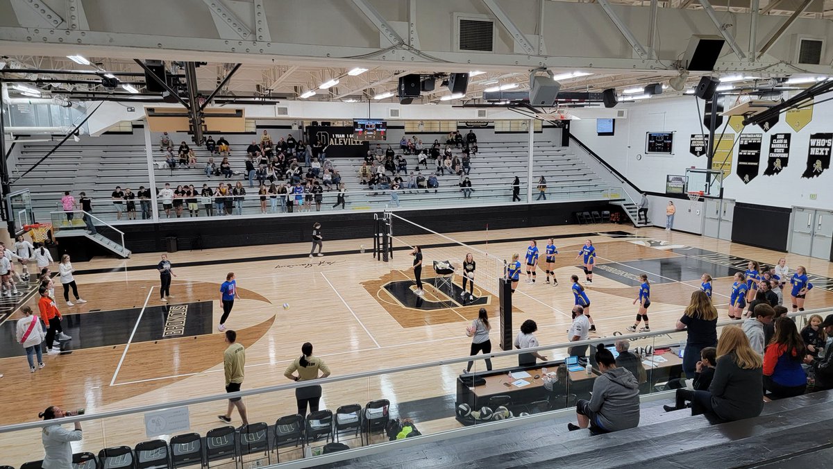 rgeneraljr's tweet photo. Made it to Daleville for tonight's volleyball sectional championship. Daleville earned a huge win this morning over Wes-Del and is seeking its first sectional title since 2016. 

Stay tuned *to this thread* for updates throughout. https://t.co/g29EQ0aW0X