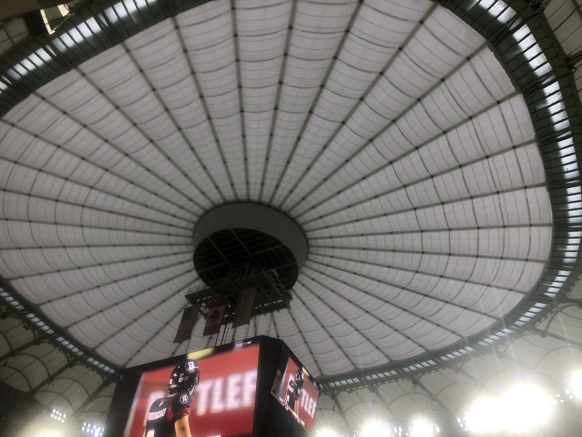 Chilli_Chilton's tweet photo. Great to be back at @bcplace today! The roof is closed as our @BCLions look to run #Fasterthanhorses! #CFLGameday #GoLions #BeatTheStamps https://t.co/Nv78OTaHkl