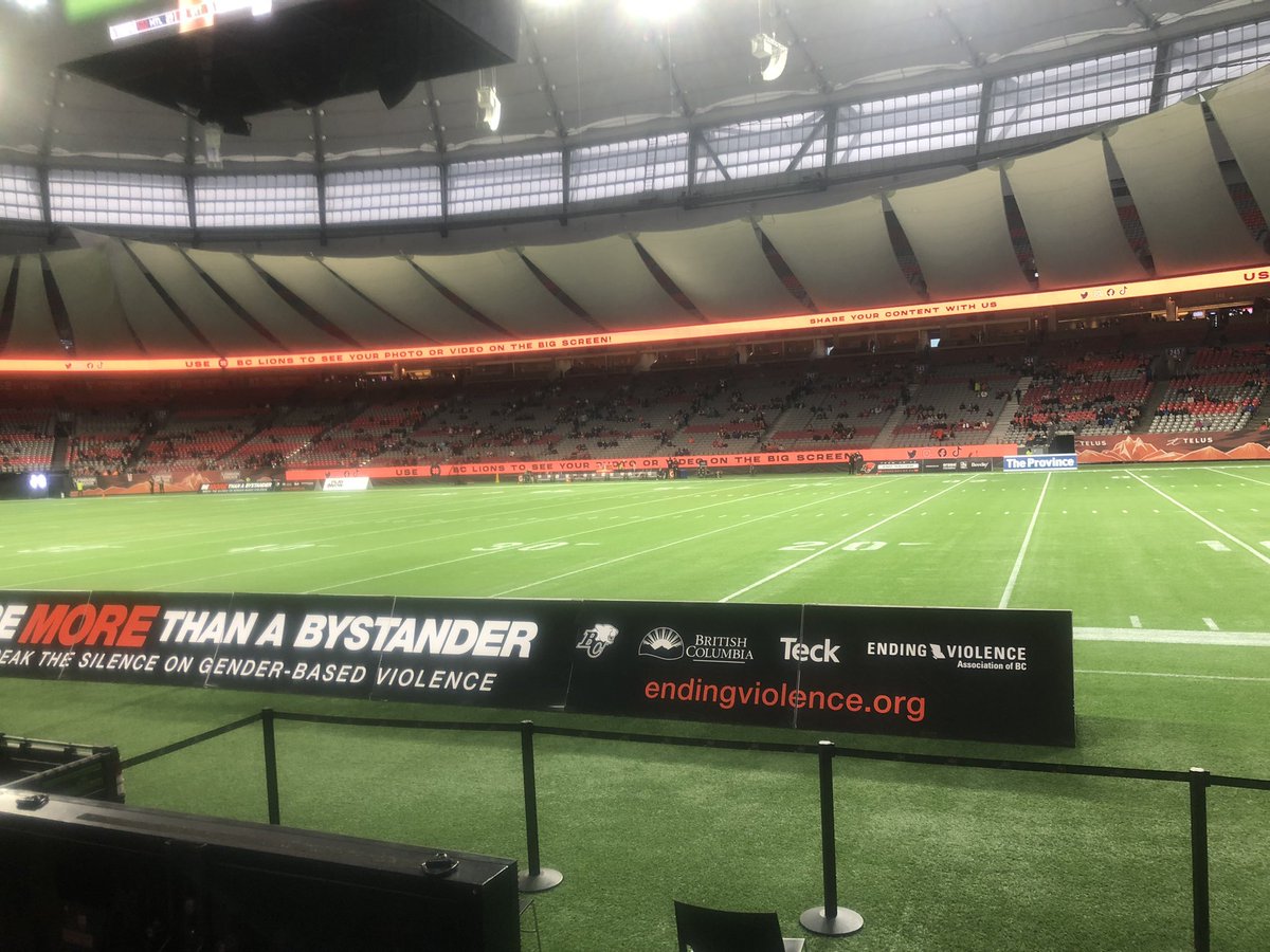 Chilli_Chilton's tweet photo. Great to be back at @bcplace today! The roof is closed as our @BCLions look to run #Fasterthanhorses! #CFLGameday #GoLions #BeatTheStamps https://t.co/Nv78OTaHkl