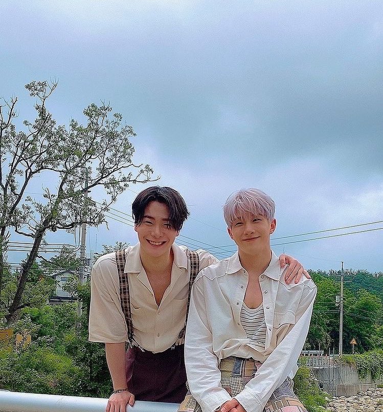 ar0hahwaiting's tweet photo. Good morning to these pictures 😭🥺 https://t.co/ZbDKPIpuMy