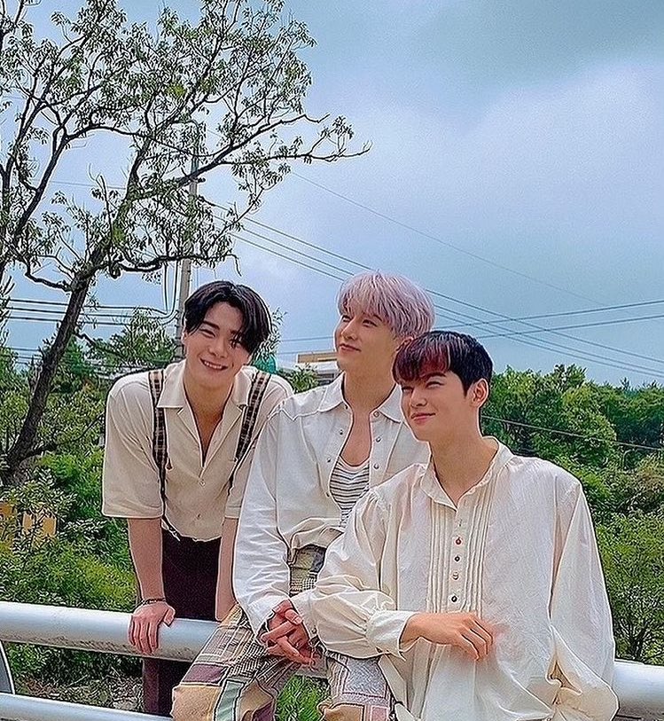 ar0hahwaiting's tweet photo. Good morning to these pictures 😭🥺 https://t.co/ZbDKPIpuMy