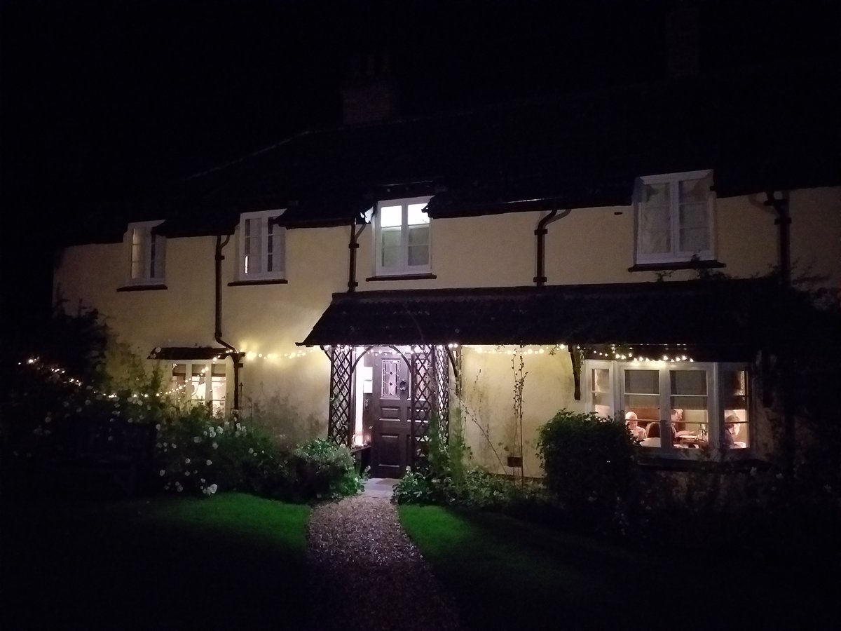 We had our end of season meal @CrossLaneHouse in Allerford this year & trust me, it's one you have to try out. Fresh, locally sourced food, lovely hosts, all in a beautiful building. Plus for a couple of veggies we had choice too! crosslanehouse.com/restaurant