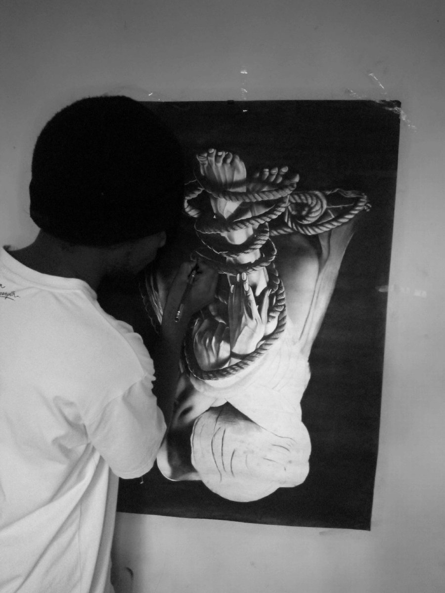 ArtistMM4's tweet image. Behind the scenes of an art piece are those times of a hundred per cent concentration, the times when an artist can't think sumn' else a side from the Principals and elements of art and design.
Pinned is the final shot of it
#TheDetailsOfSuffering