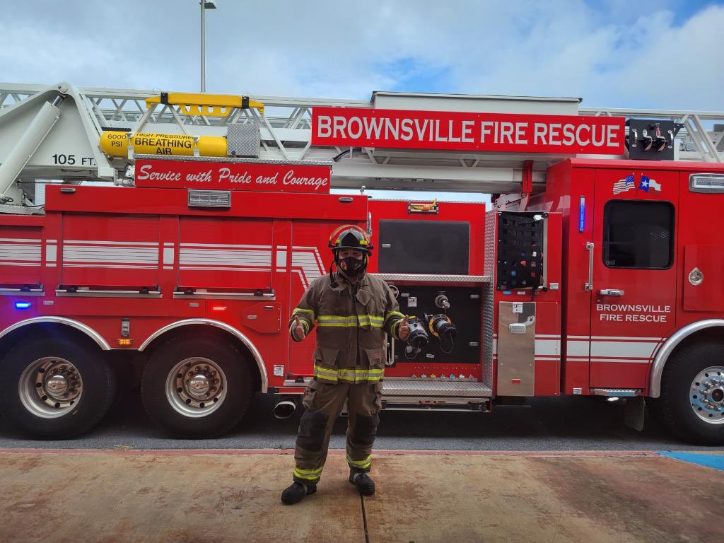 MarkMarquez777's tweet photo. From Principal to Fireman 👨🚒 Creating awareness with our local fire department! #PullamStrong https://t.co/0MCppbiKbL