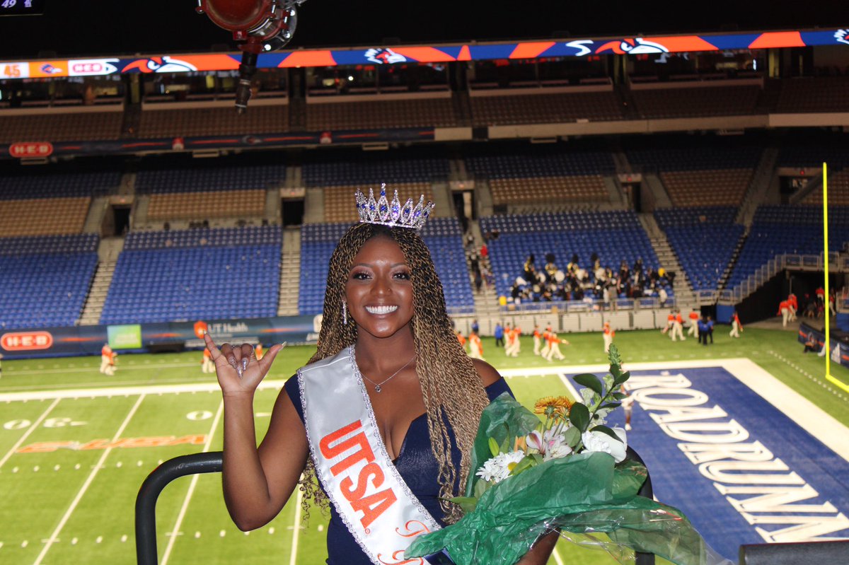 z_dimplesss's tweet photo. I AM MS. UTSA!!!!! 🧡💙🧡💙
•
I am officially a 2021-2022 UTSA Spirit of the Roadrunner recipient 🧡💙🧡💙🧡💙 and we are 7-0 https://t.co/9VP2H1AH9b
