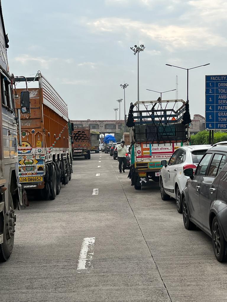 Parth Chawda (@parthchawda6) on Twitter photo Standing since 30 mins at Vadodara Exit on Expressway, will definitely take 30 mins more, One Hour Waiting at Toll, in the world where we are moving towards FastTag, Sir a lot of execution needs to done at Ground Level <a href="/MORTHIndia/">MORTHINDIA</a> <a href="/nitin_gadkari/">Nitin Gadkari</a> <a href="/PMOIndia/">PMO India</a> <a href="/WIONews/">WION</a> <a href="/ndtv/">NDTV</a> <a href="/palkisu/">Palki Sharma</a> Standing since 30 mins at Vadodara Exit on Expressway, will definitely take 30 mins more, One Hour Waiting at Toll, in the world where we are moving towards FastTag, Sir a lot of execution needs to done at Ground Level <a href="/MORTHIndia/">MORTHINDIA</a> <a href="/nitin_gadkari/">Nitin Gadkari</a> <a href="/PMOIndia/">PMO India</a> <a href="/WIONews/">WION</a> <a href="/ndtv/">NDTV</a> <a href="/palkisu/">Palki Sharma</a>