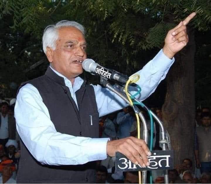 पूर्व कैबिनेट मंत्री, वरिष्ठ कांग्रेस नेता श्री महिपाल मदेरणा जी के निधन का समाचार अत्यंत दुखद है। ईश्वर से प्रार्थना है कि दिवंगत आत्मा को शांति प्रदान करें एवं परिजनों को यह आघात सहने की शक्ति दे 🙏