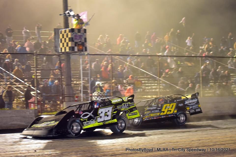 BSR_3s's tweet photo. Got the win tonight @TriCity11 with the @MLRA in the #33 @Rocket_Chassis XR1, it was a close one coming to the checkered flag but we managed to hold on๐
Canโt thank Steve Lampley enough for this opportunity these past few months, along with my crew!
๐ธ:Todd Boyd https://t.co/AlF191gMC6