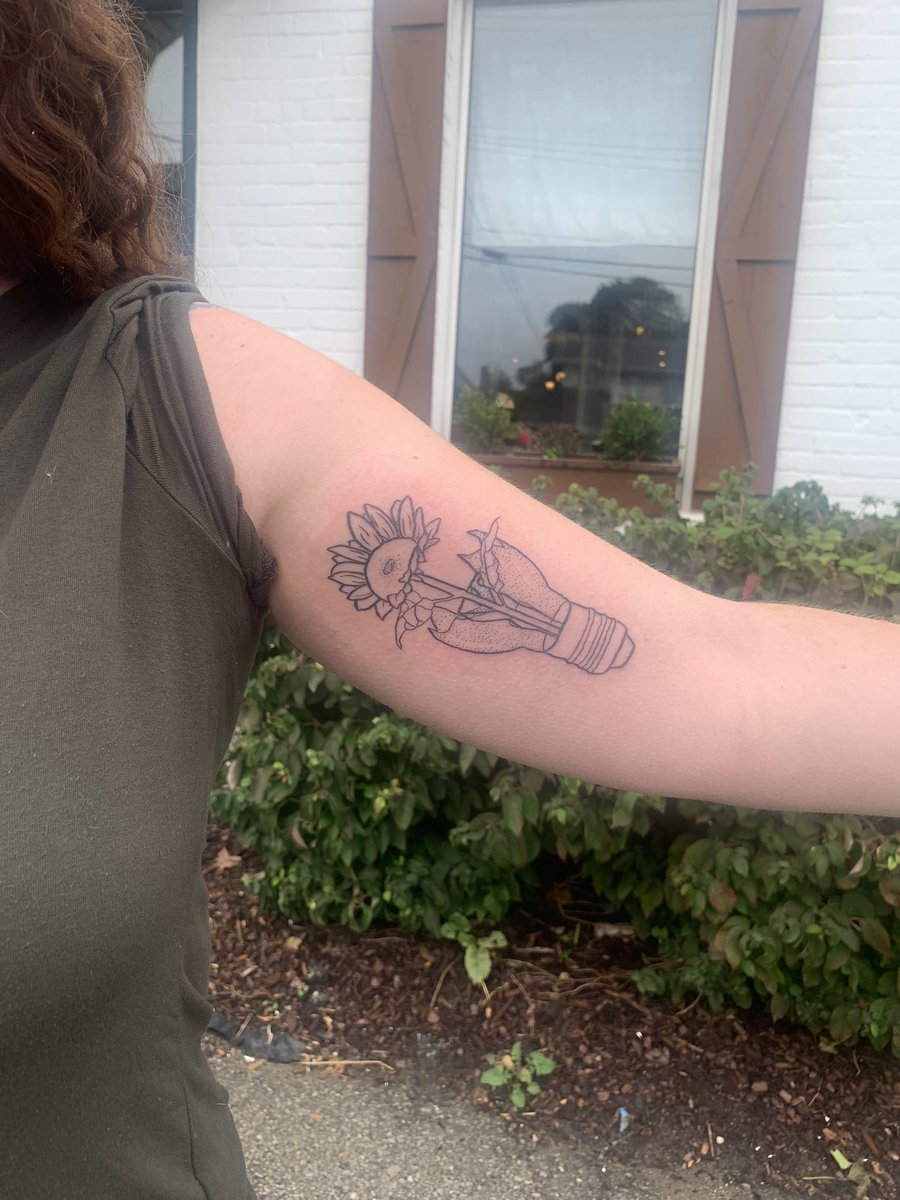 crbbredice's tweet photo. I finally did it… finally gave in to the tattoo craving I have been seeing all over Twitter 😂 https://t.co/kNp9ZowL4q