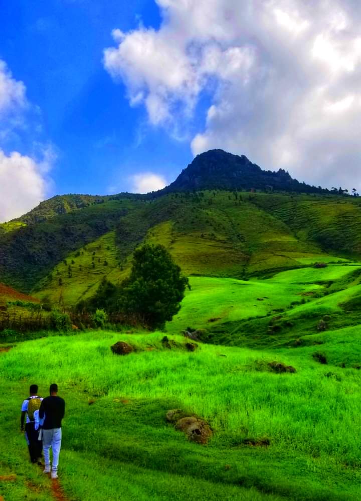 liibanElemo's tweet photo. Good morning from sebeta,Oromia.
The stunning mountain near Finfinnee, this is Mogle mountain that you see near to #Sebeta town, Oromia, Ethiopia. https://t.co/0IBfHsg4no