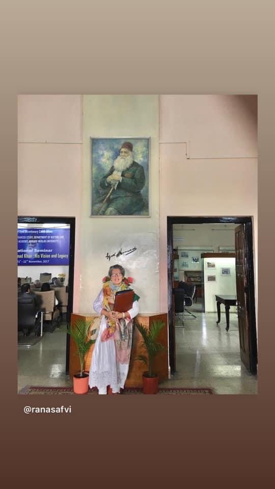 iamrana's tweet photo. Proud third generation Alig! 

Ye mera chaman hai mera chaman, main apne chaman ki Bulbul huṅ 

Jo abr yahaṅ se utthega, wo sarey jahaṅ par barsega

Har ju-e-rawaaṅ par barsega, har koh-e-garaṅ par barsega
Ye abr hamesha barsa hai, ye abr hamesha barsega!
#HappySSDay #Aligs https://t.co/Z15dwDde7v