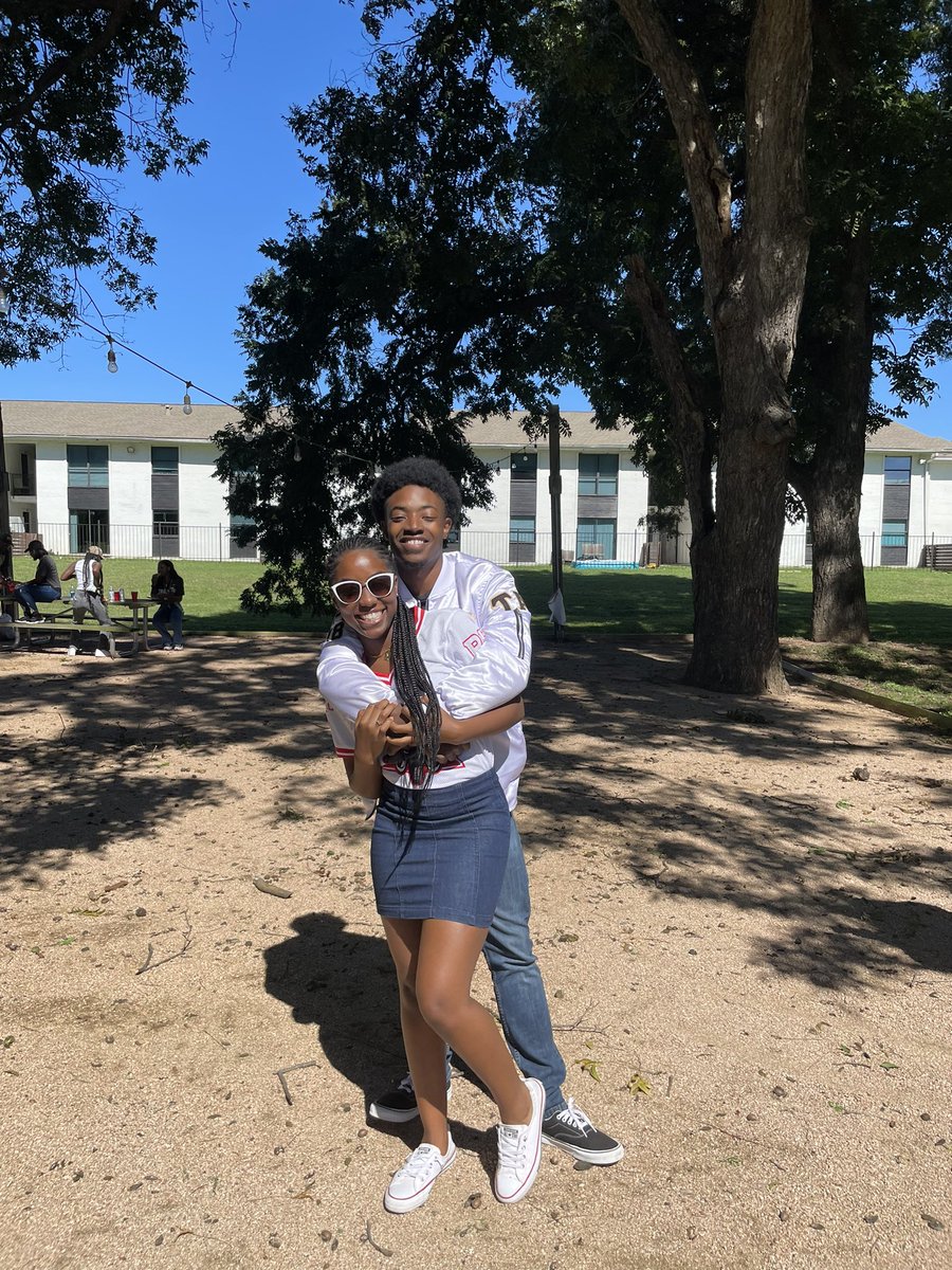 veronicamize_'s tweet photo. HOMEcoming 💛🐻💚 https://t.co/TDFHO3G27X