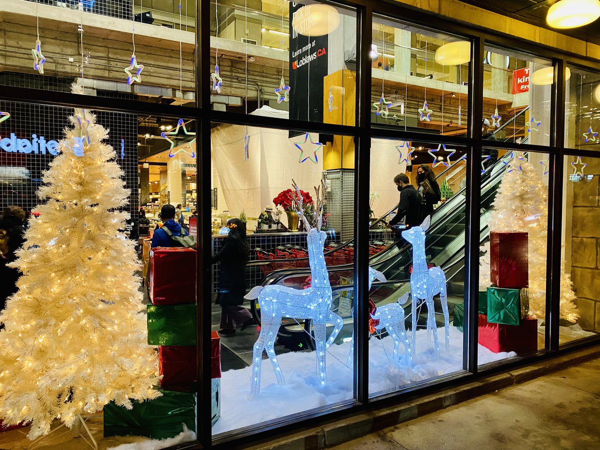 Attention Store Owners; TOO SOON! I understand stores want to recoup money lost with lockdown but please wait until Remembrance Day passes before putting out the #ChristmasDisplays. Retweet if you agree. Reply if you don’t.