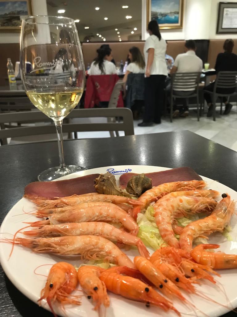 atomarpormundo's tweet photo. Menudo colofón hemos tenido en este Travel Bloggers #ForumElPuerto 2021. No podía faltar el clásico de los clásicos: @romerijo_puerto Marisco y pescado fresco, fresco... riquísimo y a buen precio. Gracias y hasta la próxima 😘😘 https://t.co/o6gj6PXclV