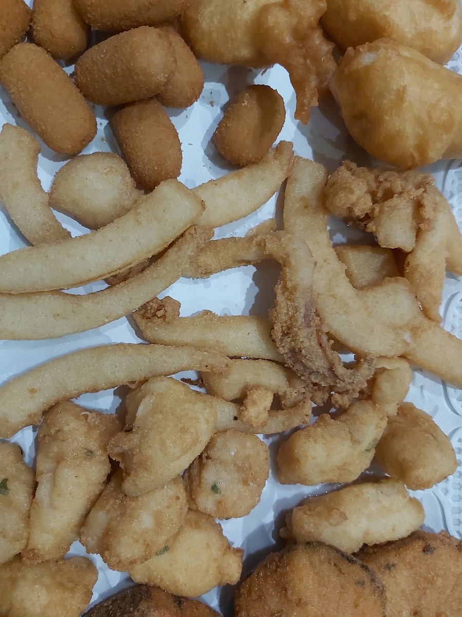 atomarpormundo's tweet photo. Menudo colofón hemos tenido en este Travel Bloggers #ForumElPuerto 2021. No podía faltar el clásico de los clásicos: @romerijo_puerto Marisco y pescado fresco, fresco... riquísimo y a buen precio. Gracias y hasta la próxima 😘😘 https://t.co/o6gj6PXclV