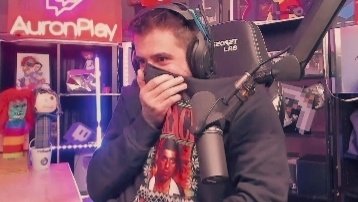 minaplay04's tweet photo. auron riendo. <3 https://t.co/CcrMQ8aKMS