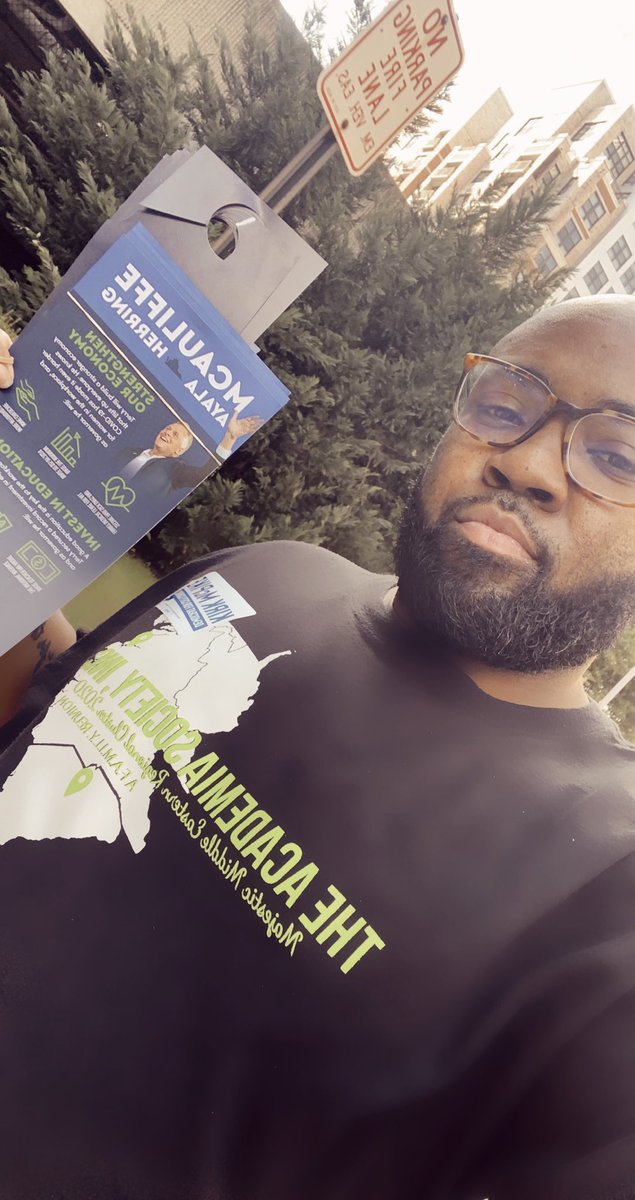 RayricusM's tweet photo. Took a few hours out my morning to knock on doors ( 47 to be exact!) in my Northern Virginia community and speak to voters about the importance of making their voices heard in every election, including an important one coming up in just 17 days. 🗳 #KeepVirginiaBlue
#TAS1985 https://t.co/GYTJwOwo3r
