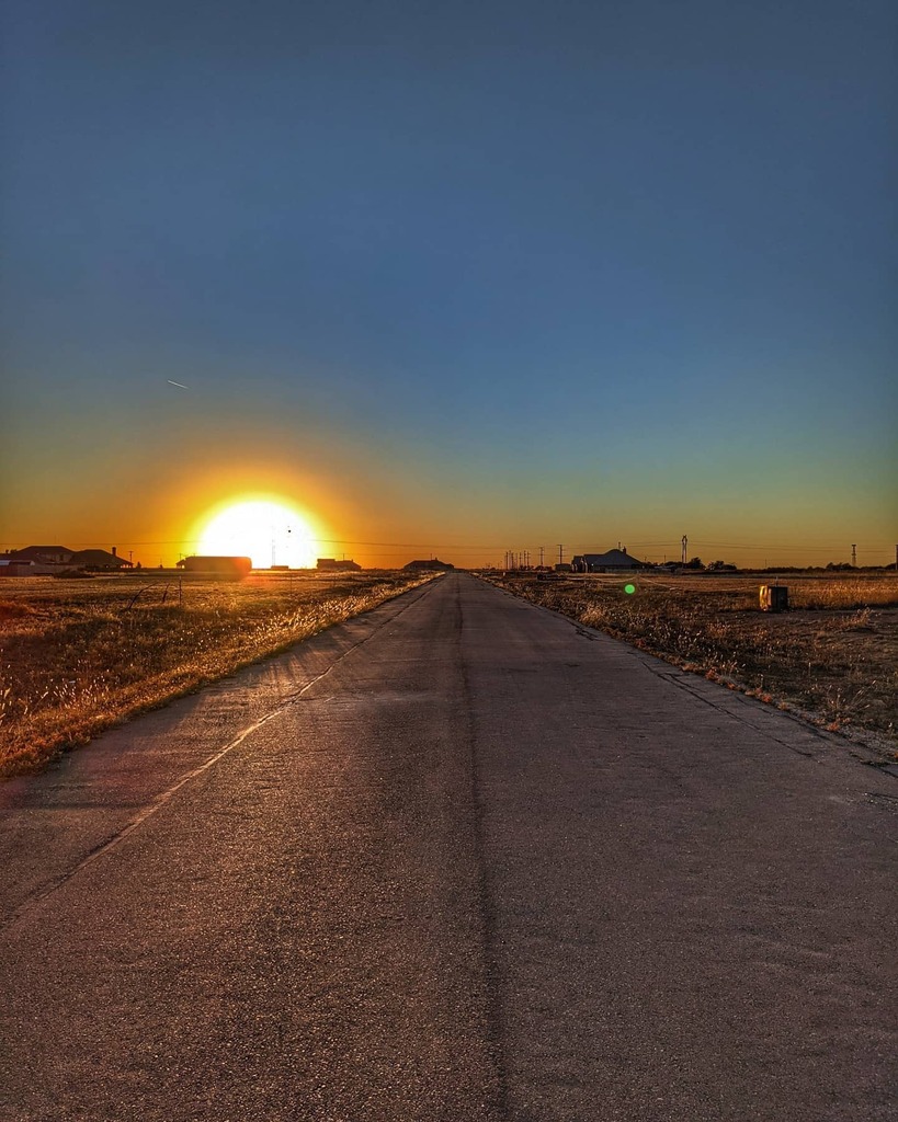 CamorlingaJr's tweet photo. #amarillo by evening
#pixel4a5g #madebygoogle #purposelypixel
#nature #texas #igtexas #myamarillo #helloamarillo #sunset https://t.co/CRncqCmFN2
