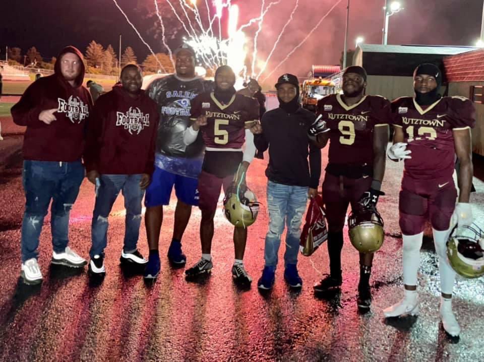 MontWright856's tweet photo. Got a chance to watch my guys make plays, and most importantly come up with the win!! Solid day to be a Ram!! 🔵⚪️#RG4L

 @_KingMani @akg1__ @zrose https://t.co/quEYglgTYJ