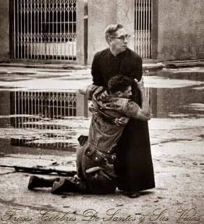 VirgenCoromoto's tweet photo. 📿SOY de la Iglesia donde los pastores ponen en juego su propia vida por todo un pueblo sin distinción alguna.
📿SOY de la Iglesia donde sus pastores oran y actúan.
¡Sí, soy de la Iglesia Católica y me siento muy orgulloso! Amén 😇🙏 https://t.co/98z8M7RtPW