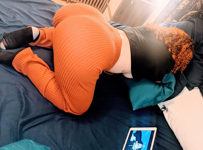 Anime and chill with me baby 😘🤓 https://t.co/rzXHflQ2CL