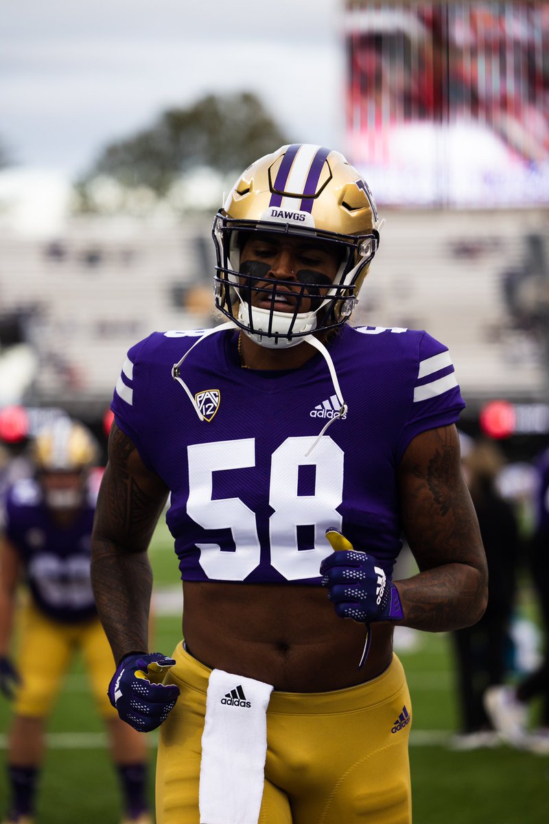UWDailySports's tweet photo. 15 minutes till kick between @UW_Football and UCLA! https://t.co/600M8W9n8B