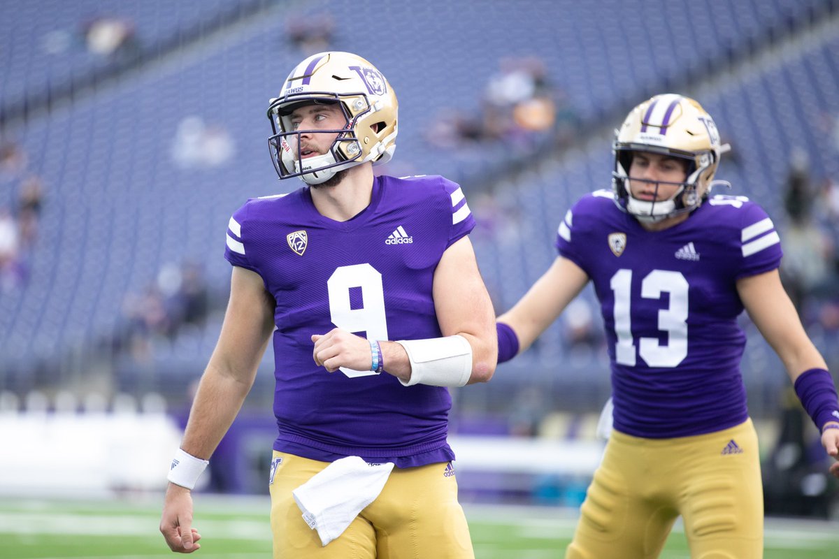 15 minutes till kick between <a href="/UW_Football/">Washington Football</a> and UCLA!